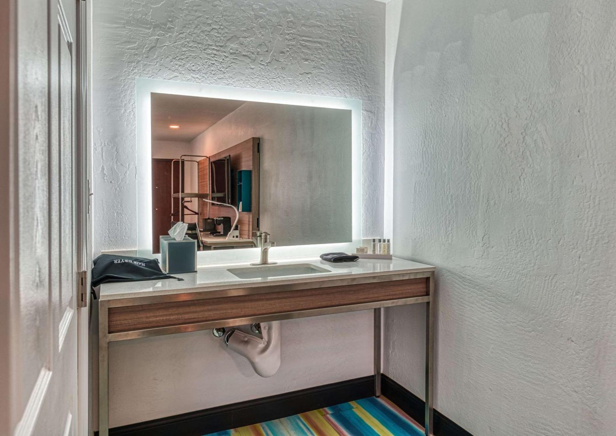 Casa Via Mar Inn, Ascend Hotel Collection Порт Хуаними Екстериор снимка